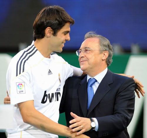 1285640510-Bong-da-Kaka-Perez.jpg