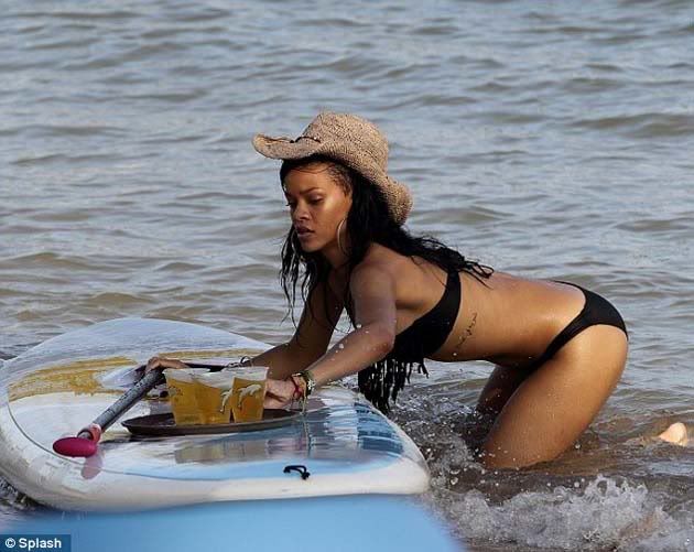 Nuevas fotos de Rihanna Sexy en la Playa Nuevas fotos de Rihanna Sexy en la Playa
